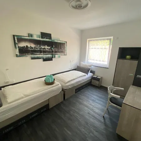 Saaldorf-ferienhaus Mit 6 Separaten 45qm-120qm *