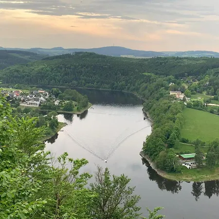 Saaldorf-ferienhaus Mit 6 45qm-120qm Direkt Am Thueringer Meer-bleilochtalsperre アパート バート・ローベンシュタイン