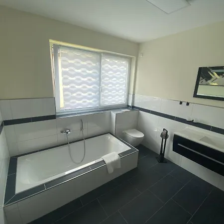 Saaldorf-ferienhaus Mit 6 Separaten 45qm-120qm Bad Lobenstein