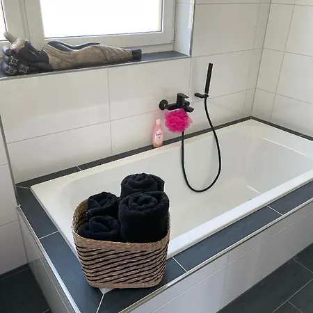 Apartment Saaldorf-ferienhaus Mit 6 Separaten 45qm-120qm Bad Lobenstein