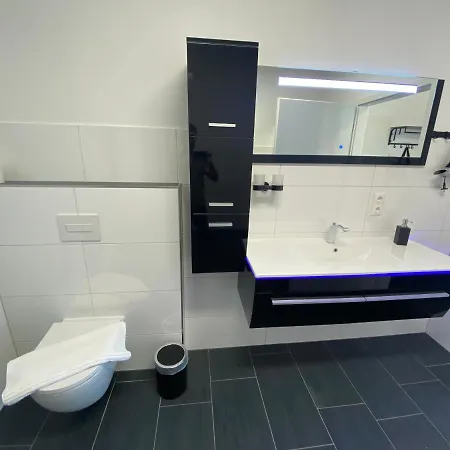 Saaldorf-ferienhaus Mit 6 Separaten 45qm-120qm *